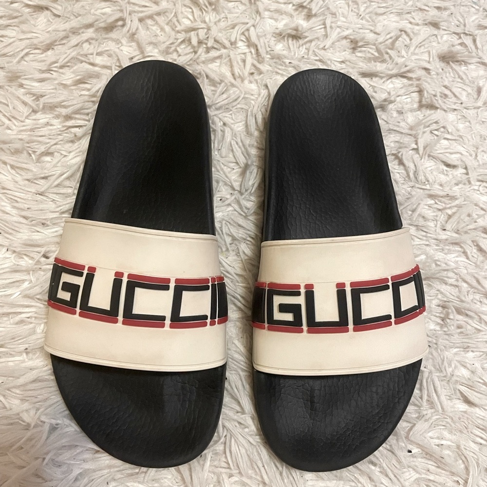 Gucci men pool slides sandals size 39